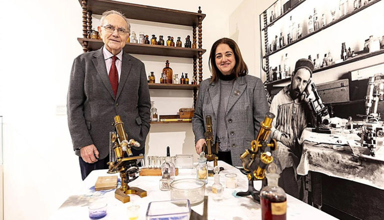 El profesor Antonio Campos presenta el Museo de la Salud en el Diario Ideal de Granada