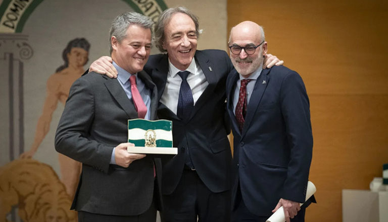 El Grupo de Investigación de Ingeniería Tisular del Departamento de Histología de la Universidad de Granada recibe la Bandera de Andalucía de la Investigación, la Ciencia y la Salud 2026